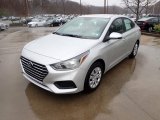 2021 Hyundai Accent SE Front 3/4 View