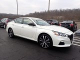 2019 Nissan Altima SR AWD Front 3/4 View