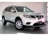 2016 Nissan Rogue S Front 3/4 View
