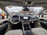 2021 Chrysler Pacifica Hybrid Limited Black/Alloy Interior