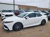 2021 Toyota Camry SE AWD Front 3/4 View