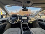2021 Chrysler Pacifica Hybrid Limited Black/Alloy Interior