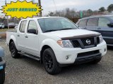 2018 Nissan Frontier SV Crew Cab Midnight Edition Front 3/4 View
