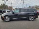 Brilliant Black Crystal Pearl Chrysler Pacifica in 2021