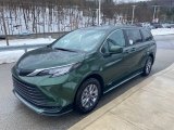 2021 Toyota Sienna LE Hybrid Front 3/4 View