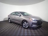 2020 Hyundai Elantra SEL Front 3/4 View