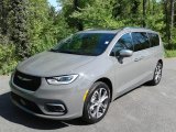 2021 Chrysler Pacifica Pinnacle AWD Front 3/4 View