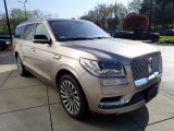 2018 Lincoln Navigator Reserve L 4x4 Front 3/4 View