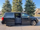 2017 Black Onyx Dodge Grand Caravan SXT #141802526