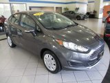 2016 Ford Fiesta SE Sedan Front 3/4 View