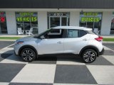 Brilliant Silver Nissan Kicks in 2018