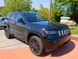 2021 Jeep Grand Cherokee Laredo 4x4 Front 3/4 View