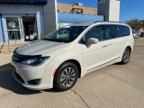 2019 Luxury White Pearl Chrysler Pacifica Touring L Plus #143079086