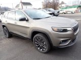 2021 Jeep Cherokee Latitude Lux 4x4 Front 3/4 View