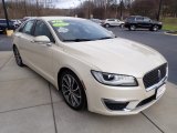 2018 Lincoln MKZ Premier AWD Front 3/4 View