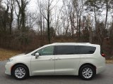 2021 Luxury White Pearl Chrysler Pacifica Touring L #143443771