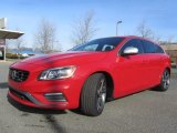 2015 Volvo V60 T6 AWD R-Design Front 3/4 View
