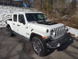 2021 Jeep Gladiator Overland 4x4 Front 3/4 View