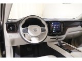 2022 Volvo XC60 B5 AWD Momentum Dashboard