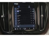 2022 Volvo XC60 B5 AWD Momentum Controls