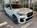 2022 BMW X7 M50i Front 3/4 View