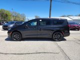 Brilliant Black Crystal Pearl Chrysler Pacifica in 2022