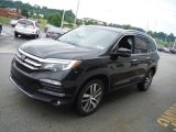 2018 Honda Pilot Touring AWD Front 3/4 View