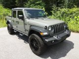 2020 Jeep Gladiator Sport 4x4 Front 3/4 View