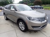 2016 Lincoln MKX Premier AWD Front 3/4 View