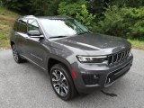2022 Jeep Grand Cherokee Overland 4x4 Front 3/4 View