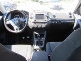 2014 Volkswagen Tiguan S Dashboard