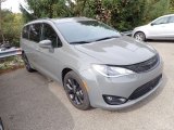 2020 Chrysler Pacifica Touring L Front 3/4 View