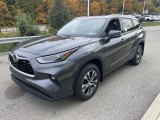 2022 Toyota Highlander XLE AWD Front 3/4 View