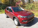 2022 Jeep Compass Latitude Front 3/4 View