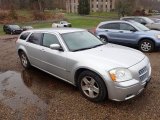 2006 Dodge Magnum SXT Front 3/4 View