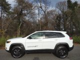 Bright White Jeep Cherokee in 2022