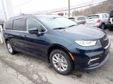 2022 Chrysler Pacifica Touring L AWD Front 3/4 View