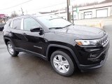 2022 Jeep Compass Latitude 4x4 Front 3/4 View