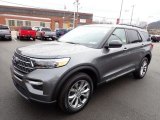 2022 Ford Explorer XLT Front 3/4 View