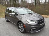 2022 Chrysler Pacifica Limited AWD Front 3/4 View