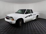 2001 GMC Sonoma SLS Extended Cab 4x4 Front 3/4 View