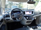 2023 Chrysler Pacifica Touring L Dashboard