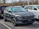 2018 Jeep Cherokee Latitude Plus 4x4 Front 3/4 View