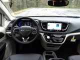 2023 Chrysler Pacifica Touring L Dashboard