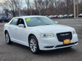 2022 Chrysler 300 Touring AWD Front 3/4 View
