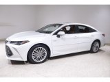 2020 Toyota Avalon Hybrid Limited Front 3/4 View