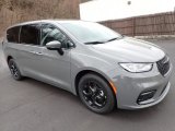 2023 Chrysler Pacifica Hybrid Touring L Front 3/4 View