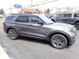 2023 Ford Explorer XLT 4WD Front 3/4 View