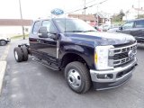2023 Ford F350 Super Duty XLT Crew Cab 4x4 Chassis Front 3/4 View