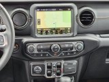 2022 Jeep Gladiator Overland 4x4 Controls